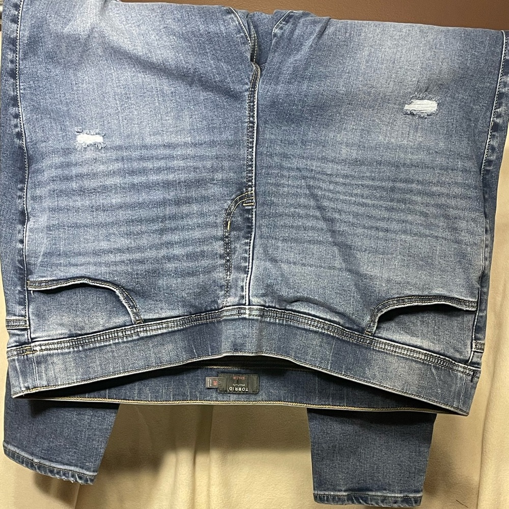 TORRID size 3R Lean Jean. Distressed. Elastic waist.